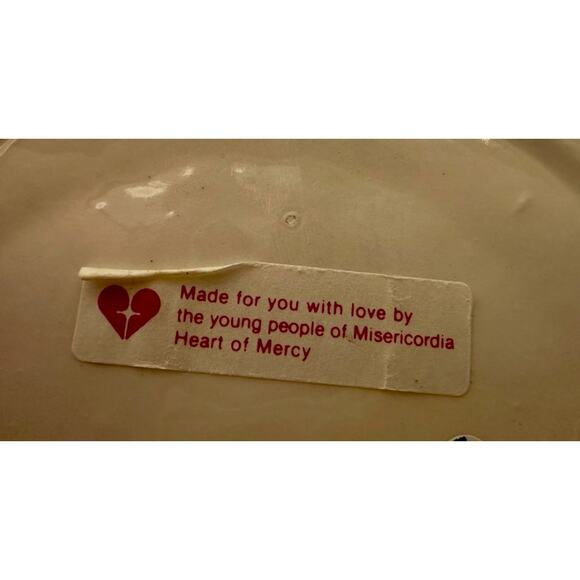 Handcrafted Ceramic Tulip Bowl – Misericordia Heart of Mercy – 9” x 4.5” - Picture 4 of 5
